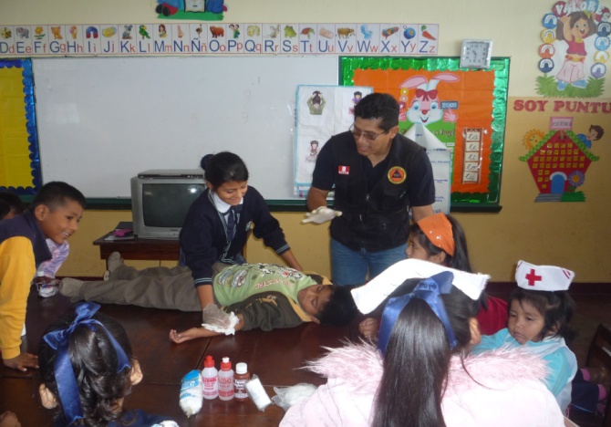 Capacitación de primeros auxilios en colegio